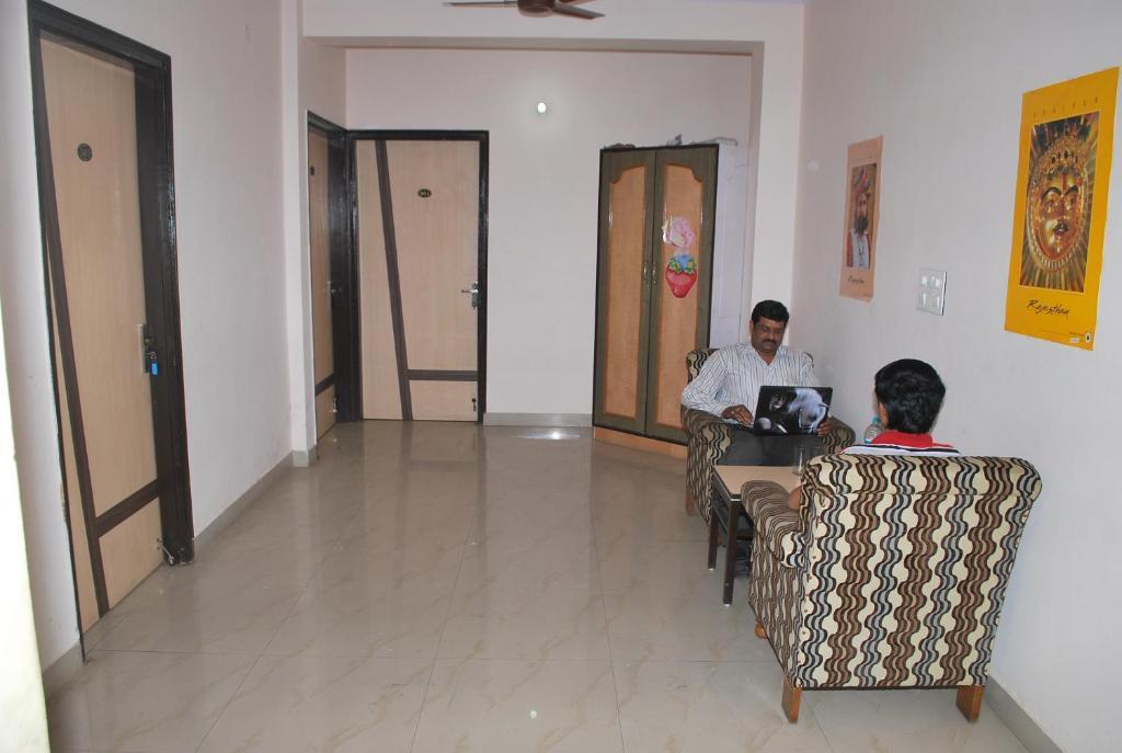 Deepak 2* Jaipur