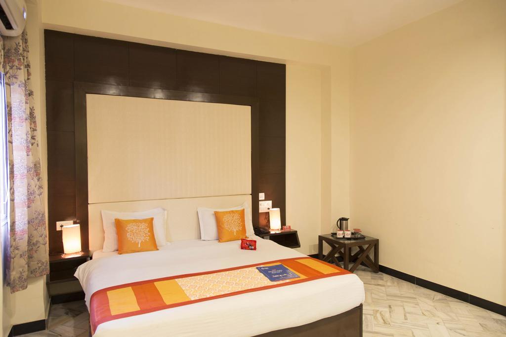 Oyo 1322 Galaxy Hotel 2*