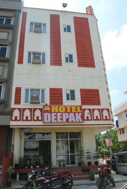 Deepak 2* Jaipur