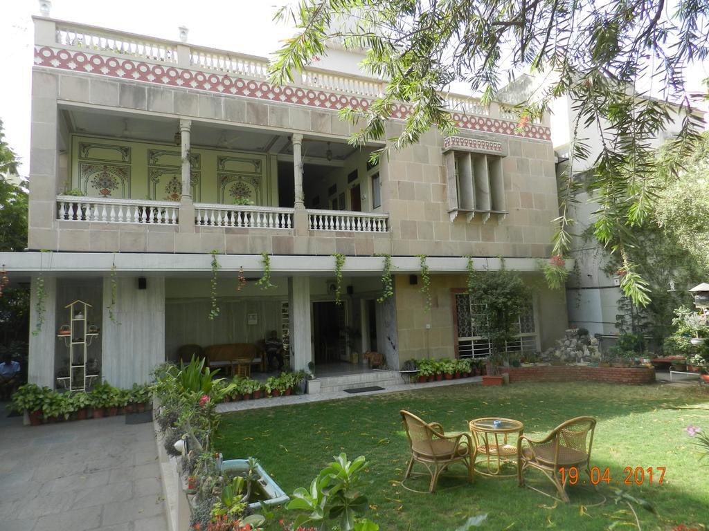 Tara Niwas Hotel