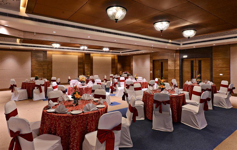 Hotel Leisure Grand Chanakya 4*