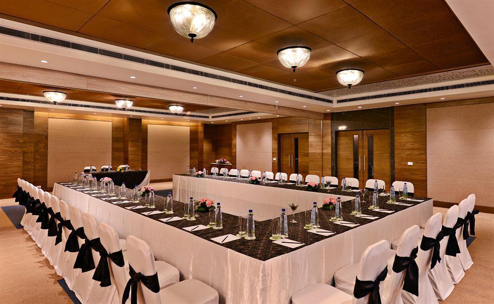 Hotel Leisure Grand Chanakya 4*
