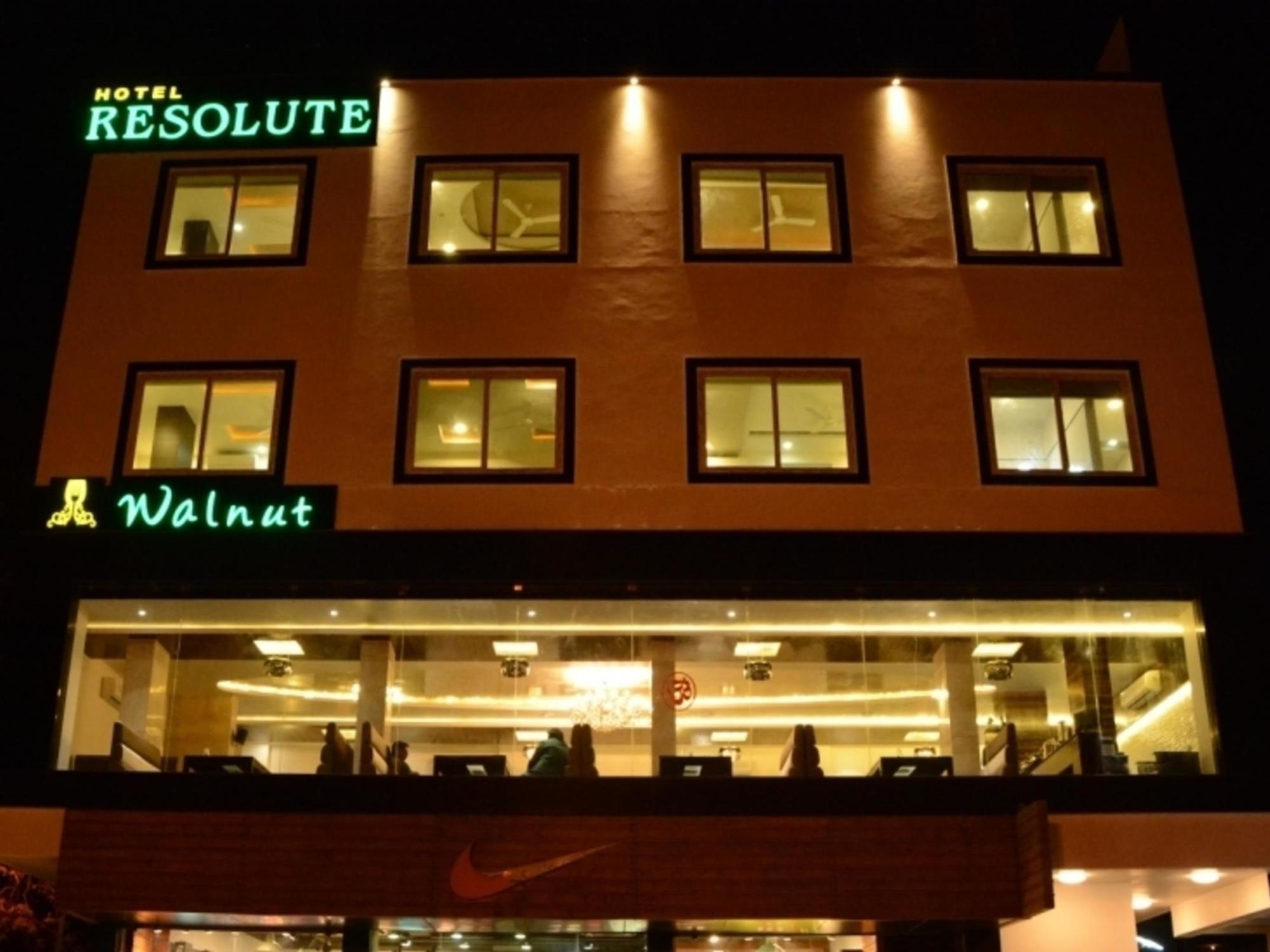 Fabhotel Resolute Gopalpura 3*
