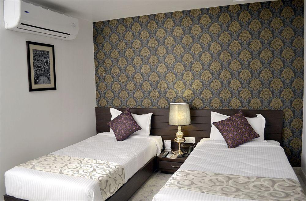 Raya Hotel
