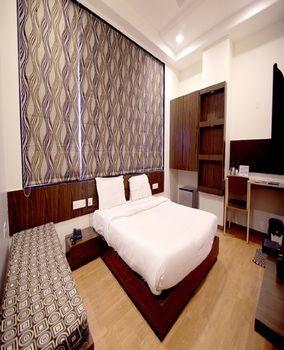 Hotel Harsh Paradise