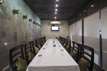 Acacia Hotel