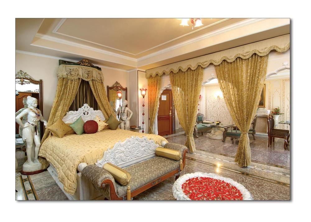 Resort Shiv