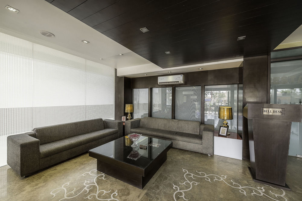 Raya Hotel 3*