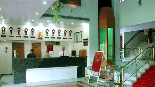Hotel Oyo 18814 Maya International 3*