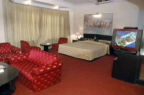 Hotel Oyo 18814 Maya International