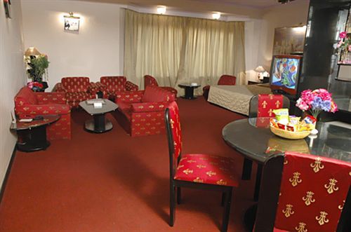 Oyo 18814 Maya International 3*