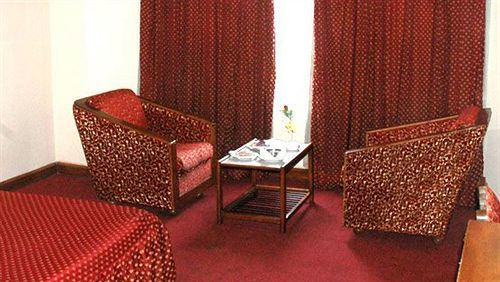Oyo 18814 Maya International Hotel