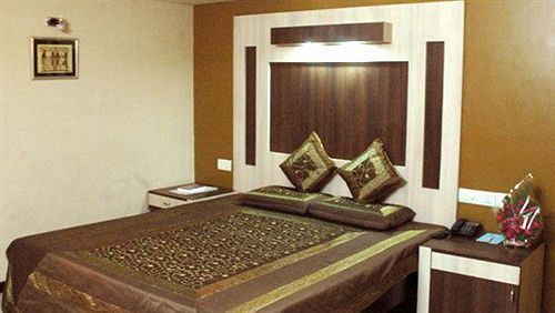 Hotel Oyo 18814 Maya International
