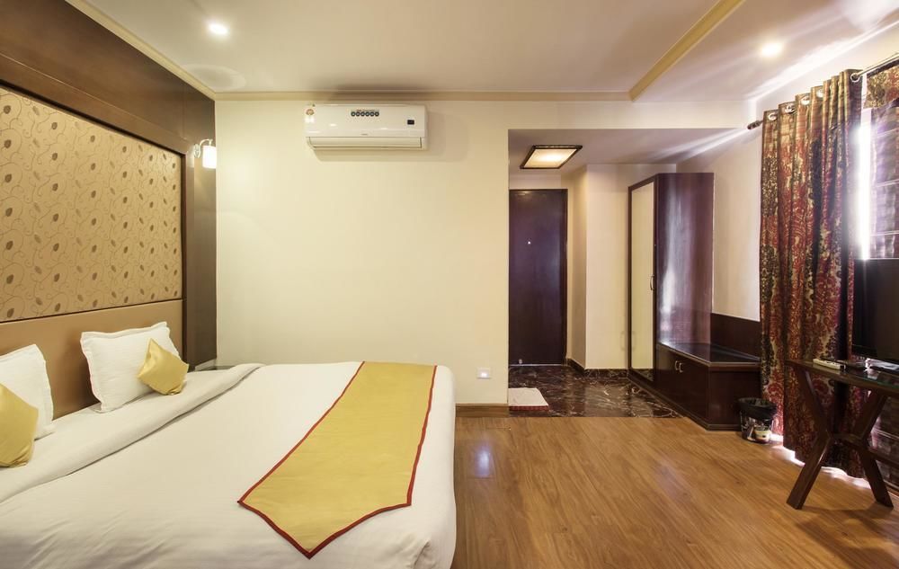 Hotel Oyo Premium Bani Park 3*