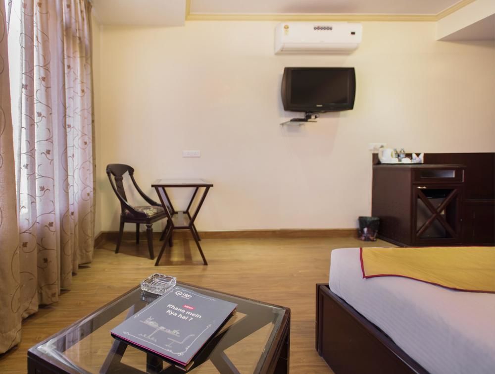 Oyo Premium Bani Park 3*