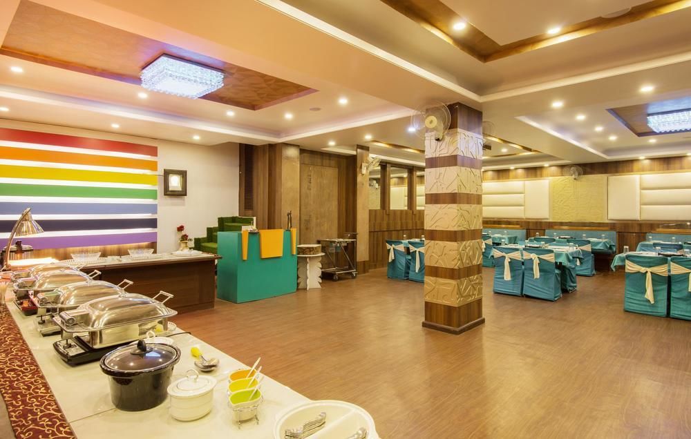 Oyo Premium Bani Park 3*