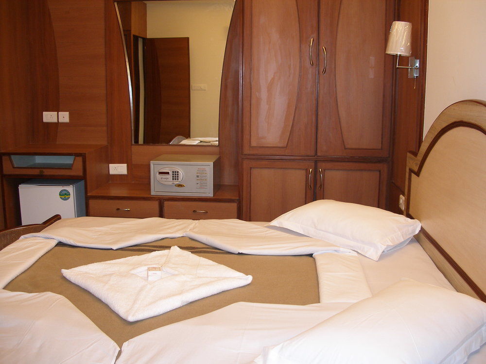 Kings Corner Hotel 3*