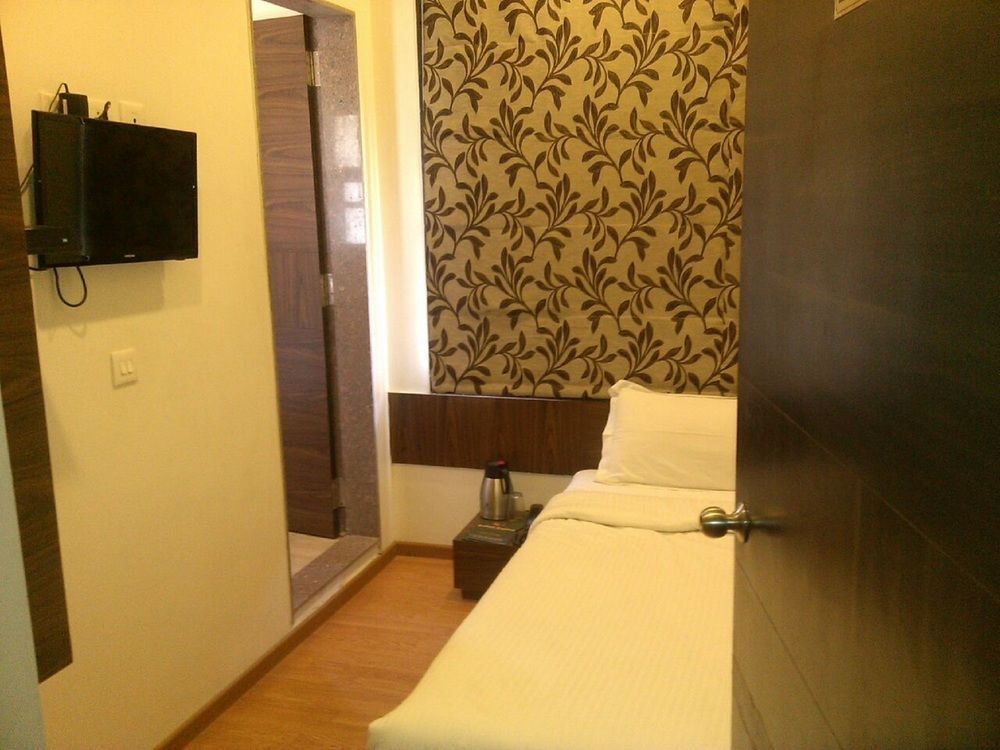 Harsh Paradise Hotel