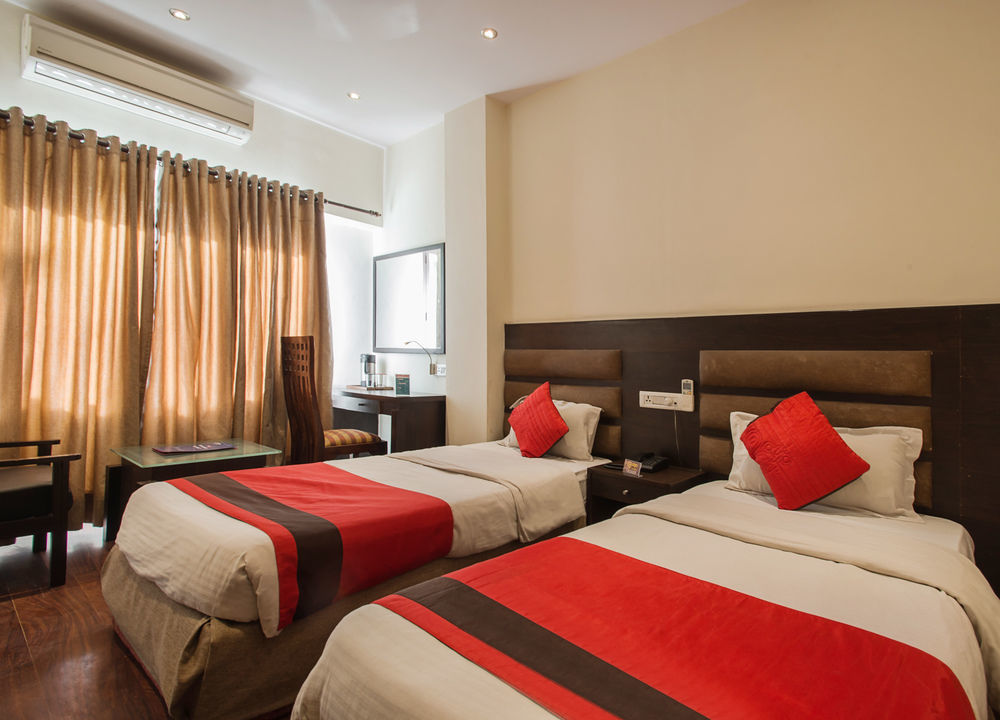 Hotel Oyo Premium Mi Road 3*