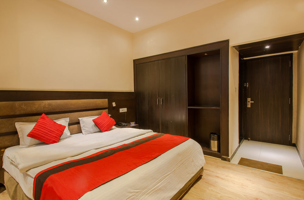 Oyo Premium Mi Road Hotel Jaipur