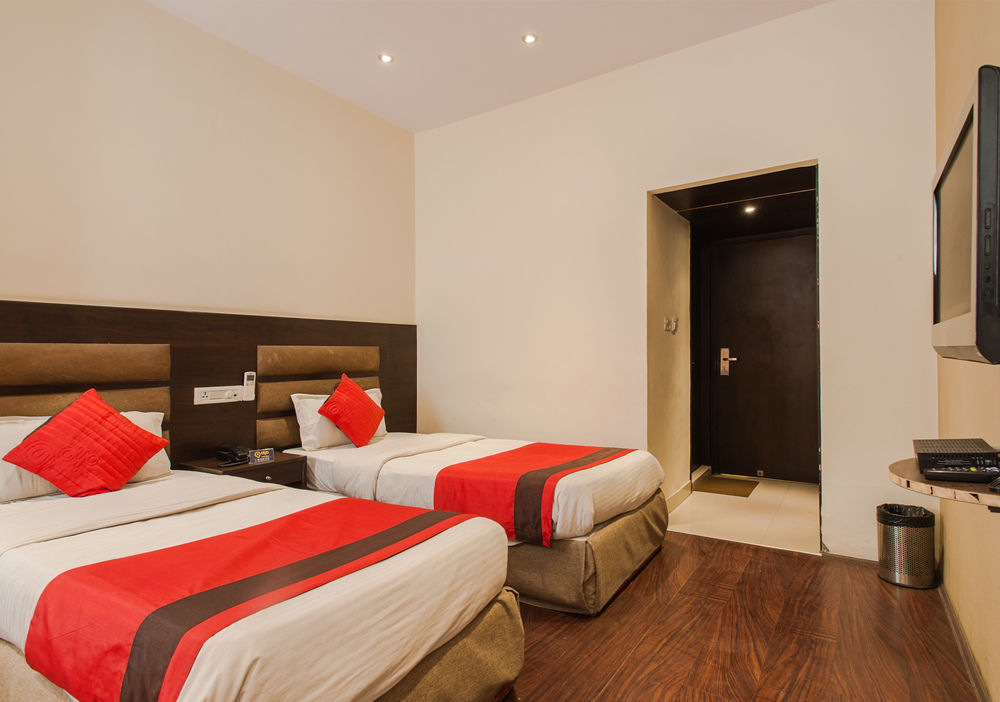 Hotel Oyo Premium Mi Road Jaipur