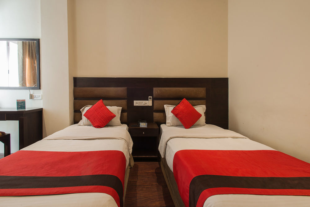 Hotel Oyo Premium Mi Road