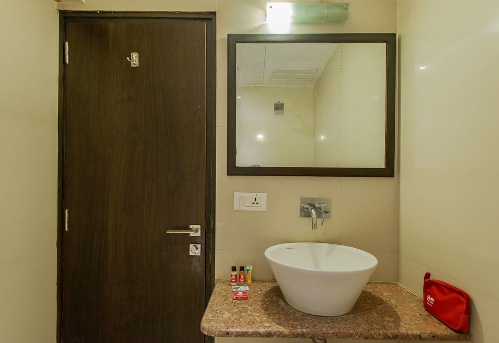 Oyo Premium Mi Road Hotel