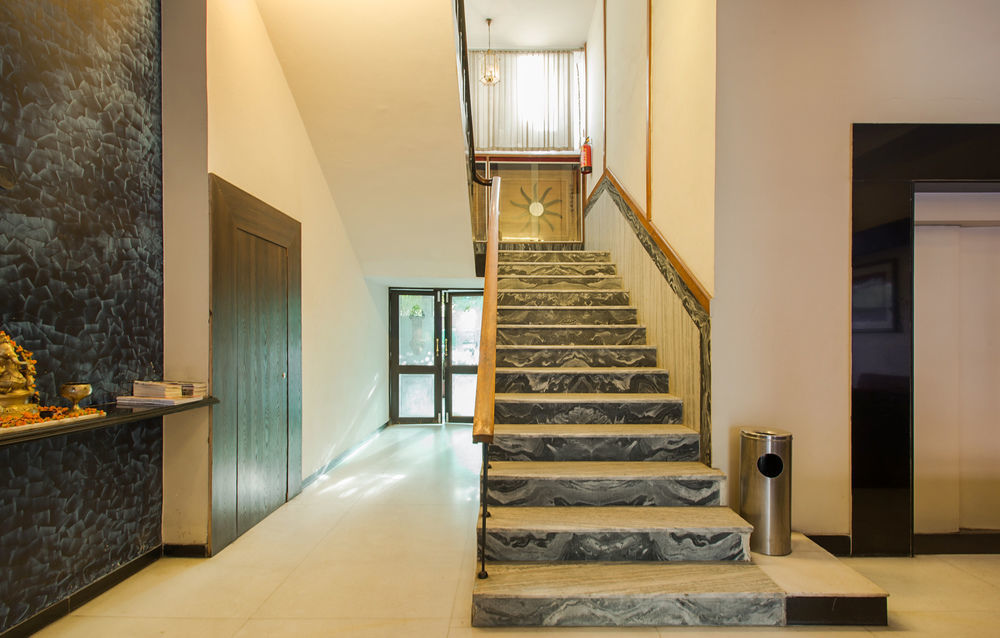 Hotel Oyo Premium Mi Road 3*