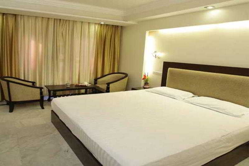 Aashish Hotel 2*