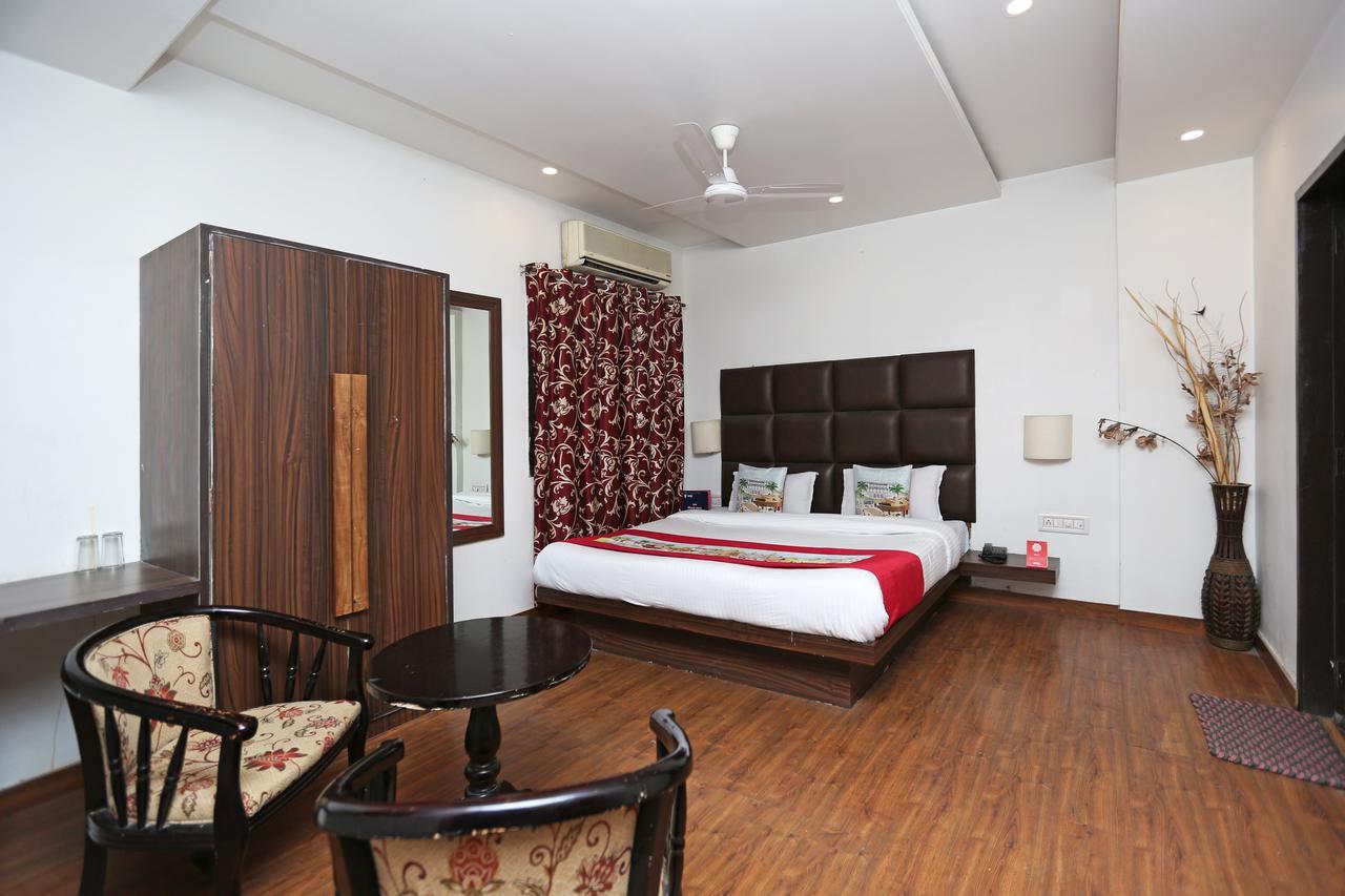 Oyo Premium Railway Station 3*