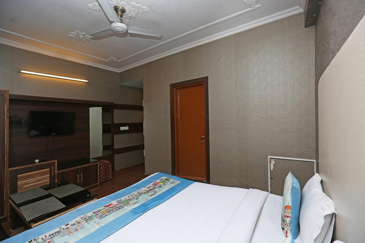 Hotel Oyo Premium Railway Station