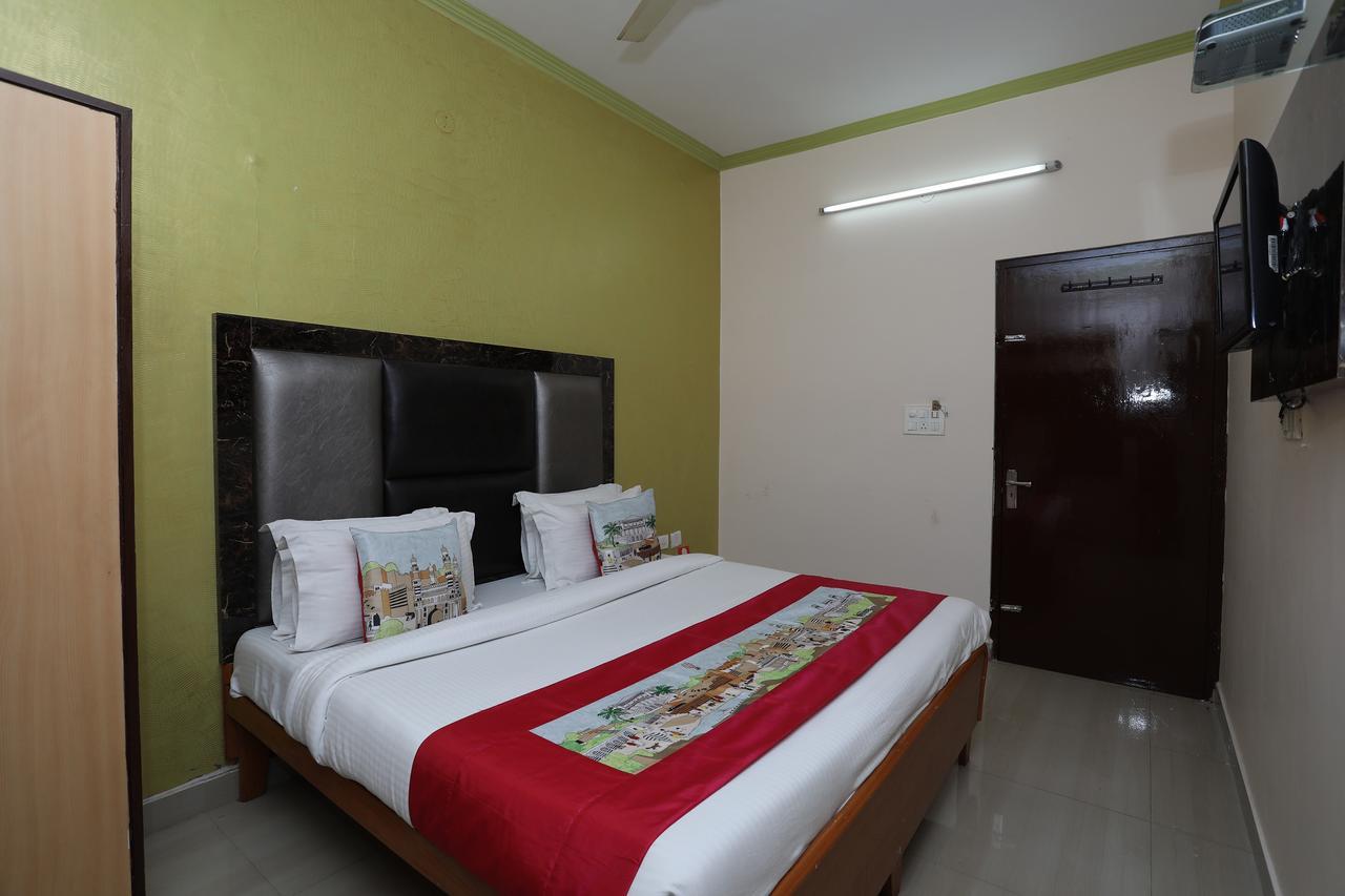 Deepak Hotel