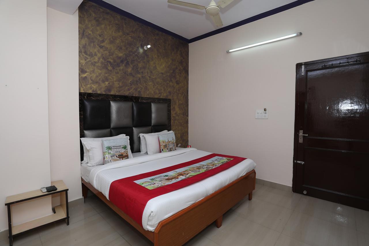 Deepak 2* Jaipur
