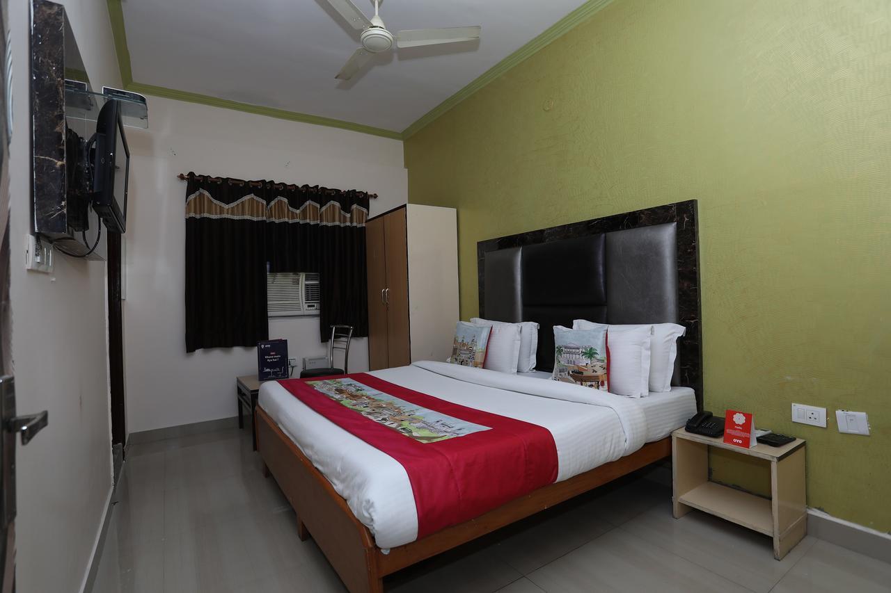 Deepak Hotel
