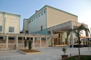 Cambay Grand Kukas 4*