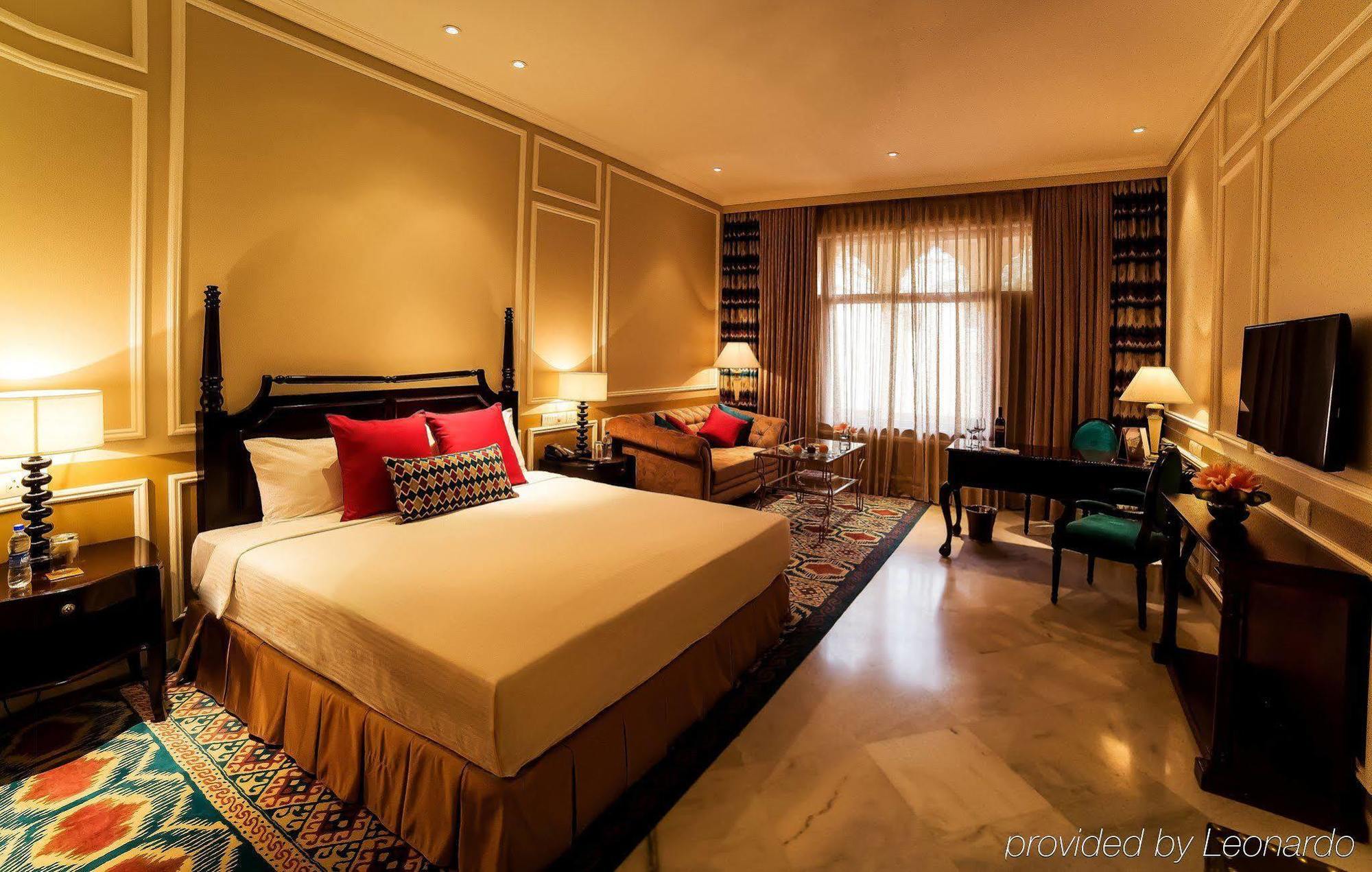 Sawai Man Mahal Hotel 5*