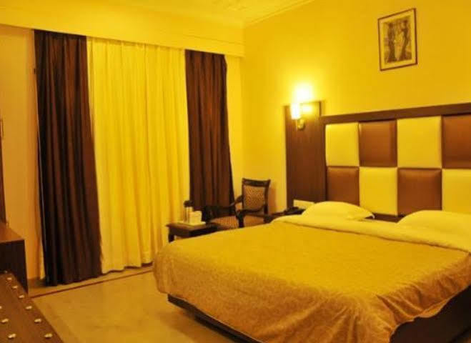 Paramount Hotel