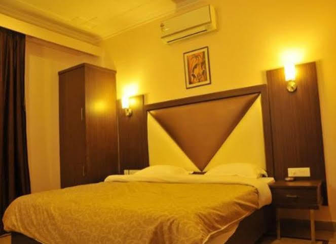 Paramount Hotel 3*