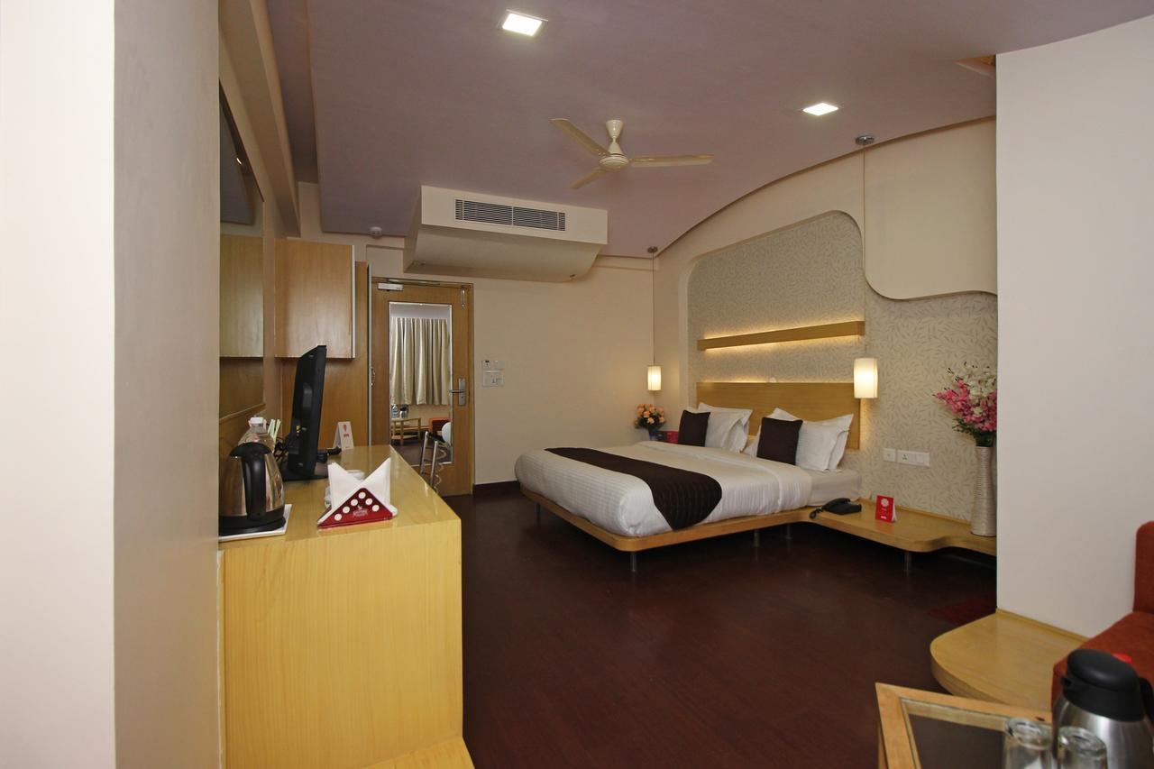 Oyo 9542 Near Sindhi Camp Bus Stand Hotel