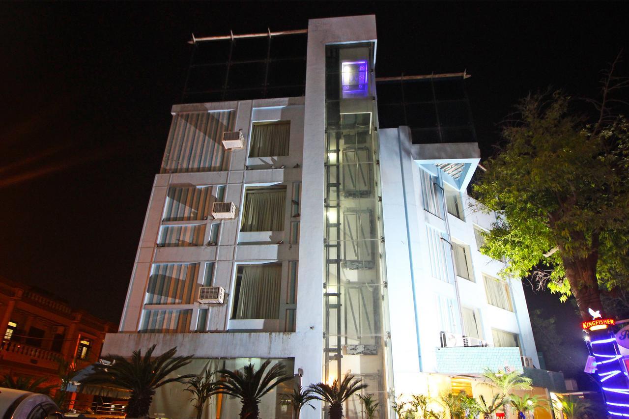 Oyo 9542 Near Sindhi Camp Bus Stand Hotel