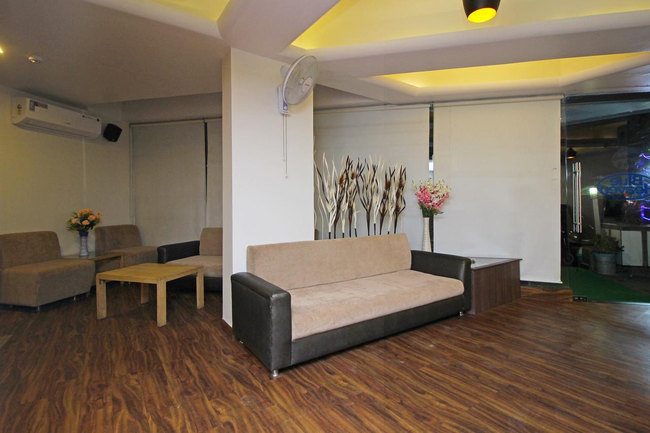 Hotel Oyo 9542 Near Sindhi Camp Bus Stand 3*