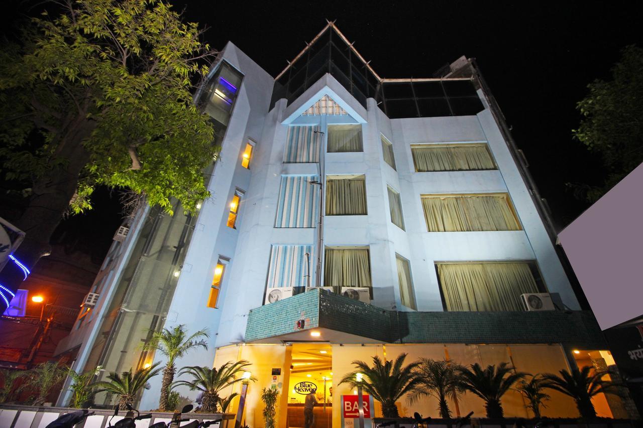 Hotel Oyo 9542 Near Sindhi Camp Bus Stand