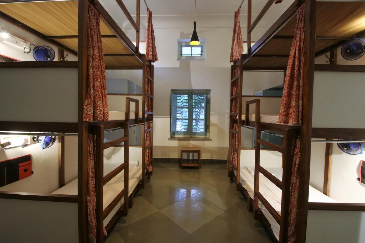 Jantar Hostel *