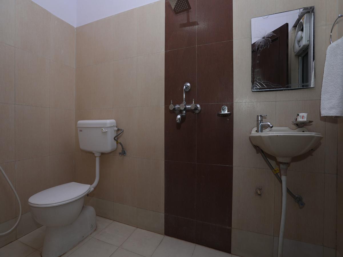 Hotel Deepak 2*