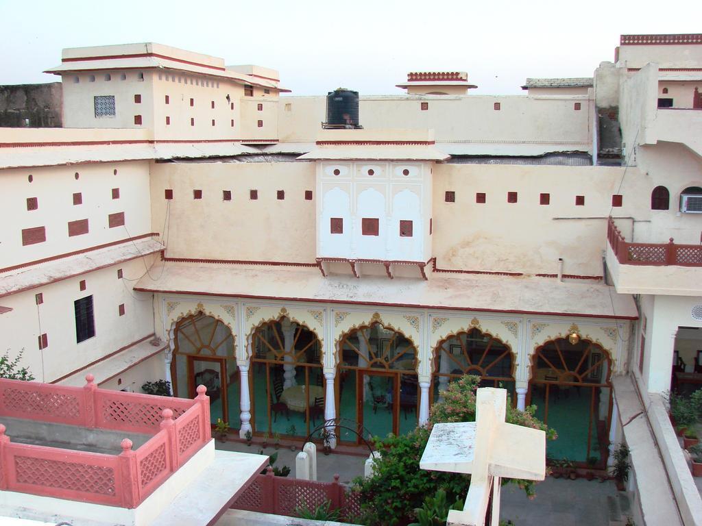 Karnot Mahal