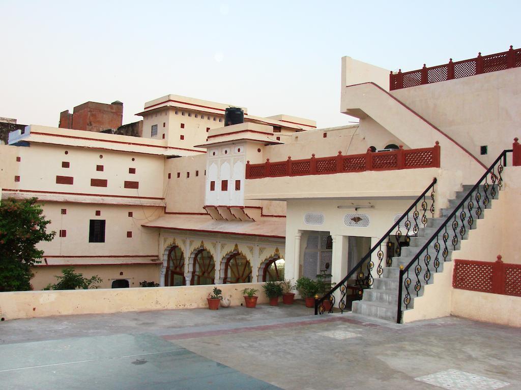 Hotel Karnot Mahal 3*