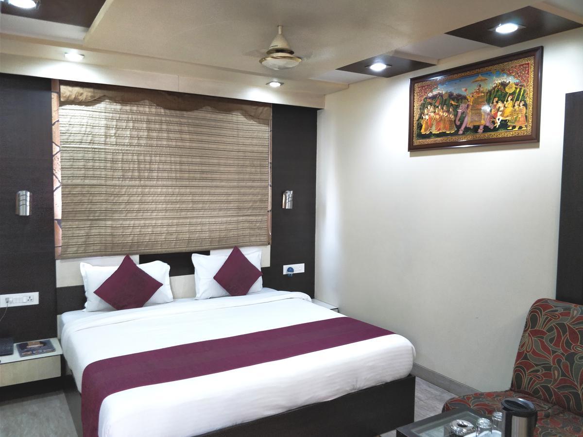 Hotel Jinendra Palace