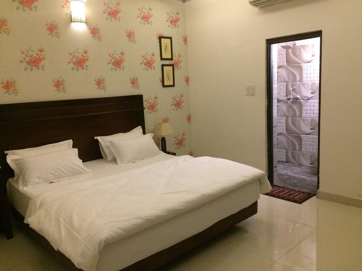 White Tulips 5* Jaipur