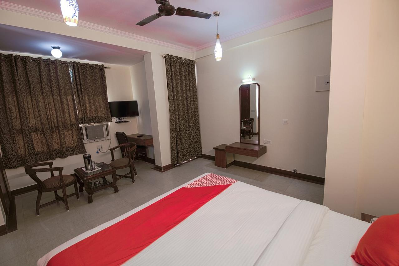 Hotel Oyo 13643 Maharaja Palace