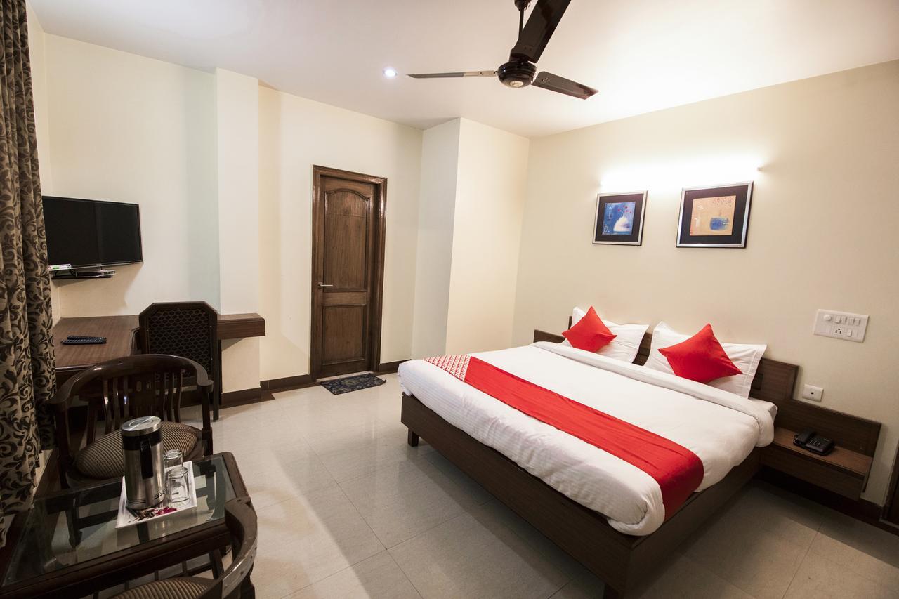 Oyo 13643 Maharaja Palace 3*
